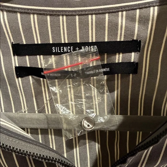 Silence + Noise Gray Striped Zip-Up Top - Picture 2 of 3